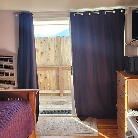 Angel Cottage With A Sauna Or The Cozy With A Jacuzzi Tub, Both Are Studios With A View Of Mount Shasta Eksteriør billede
