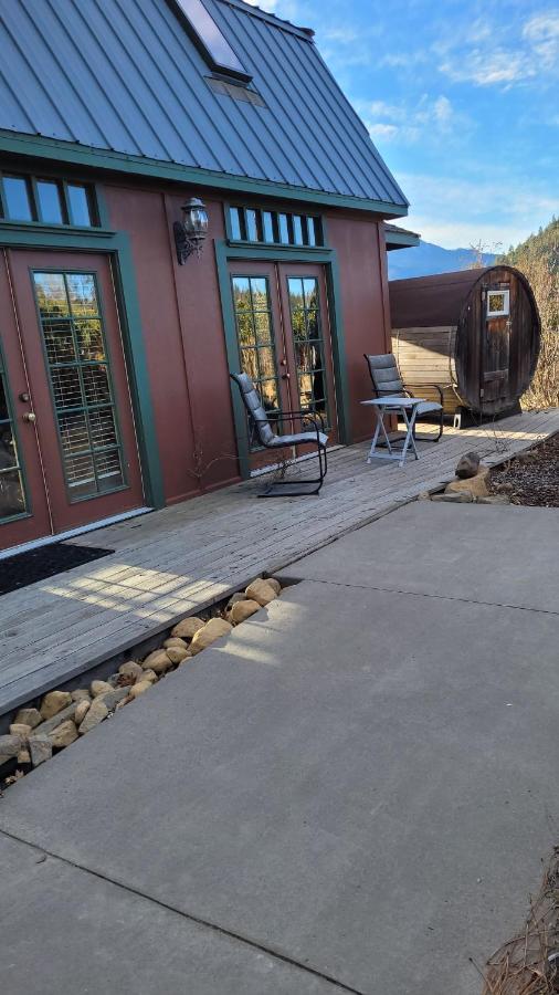 Angel Cottage With A Sauna Or The Cozy With A Jacuzzi Tub, Both Are Studios With A View Of Mount Shasta Eksteriør billede